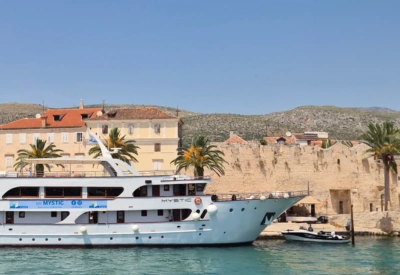 5-stjerners yacht, MY Azzuro i Kroatia